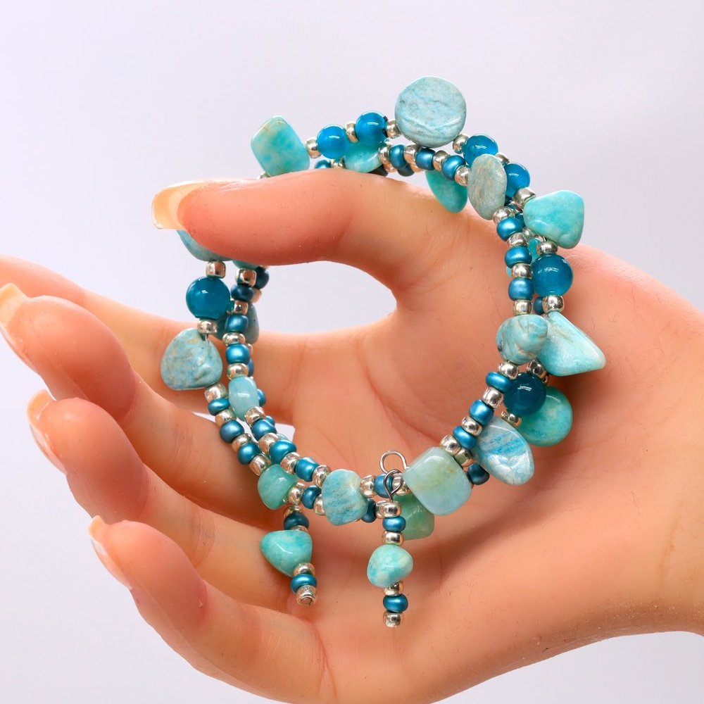 Memory wire Turquoise bracelet with seed beads and hanging accents. - Picture 3 of 8